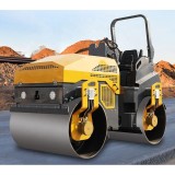 Cilindru compactor TANDEM Strong 4000kg, latime tambur 1400mm, motor Kubota Diesel V2403, pornire electrica, 45,7CP