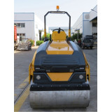 Cilindru compactor TANDEM Strong 3000kg, latime tambur 1200mm, motor Perkins Diesel 403D-15, pornire electrica, 32,7CP