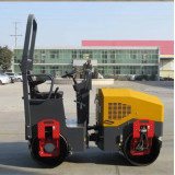 Cilindru compactor TANDEM Strong 1500kg, latime tambur 900mm, motor Diesel CF13, pornire electrica, 13CP