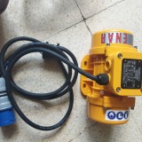 Cauti Vibrator extern de cofrag VEM100, forta centrifuga 990N, greutate 6,5kg, alimentare 230V ? Gasesti la SIFEE UTILAJE
