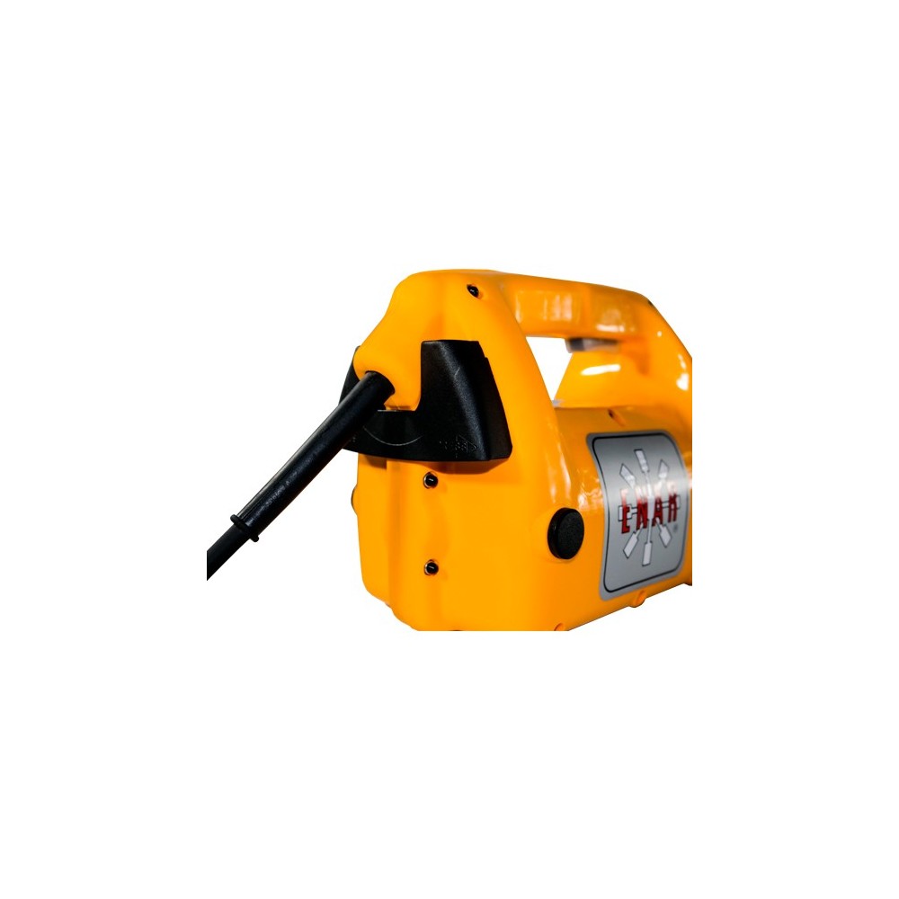 Cauti Vibrator beton ENAR model AVMU cu ax flexibil de 6m si cap vibrare 38/48/58mm, tensiune de alimentare 230V ? Gasesti la SI