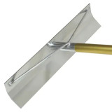 Sape de tras beton (Rake beton) din aluminiu, model GOLD, marca STRONG, dimensiuni 495x105x1530mm