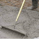 Sape de tras beton (Rake beton) din aluminiu, model GOLD, marca STRONG, dimensiuni 495x105x1530mm