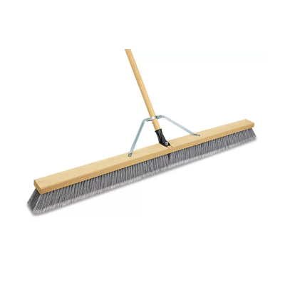 Perie pentru periat beton pe suport de lemn cu latimea de 800mm cu maner din lemn 2m