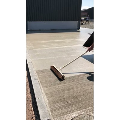Perie pentru periat beton pe suport de lemn cu latimea de 800mm cu maner din lemn 2m
