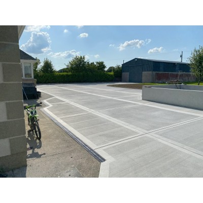 Perie pentru periat beton pe suport de lemn cu latimea de 800mm cu maner din lemn 2m