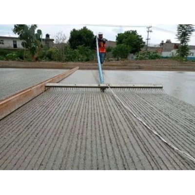 Perie metalica METAL STRONG pentru perierea betonului latime 1200mm, distanta intre dinti 19mm si 2 manere din aluminiu 1.8m