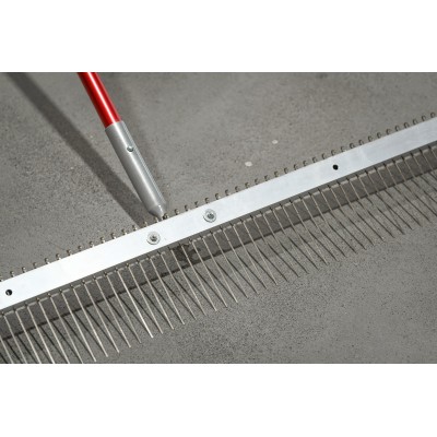 Perie metalica METAL STRONG pentru perierea betonului latime 1200mm, distanta intre dinti 19mm si 2 manere din aluminiu 1.8m
