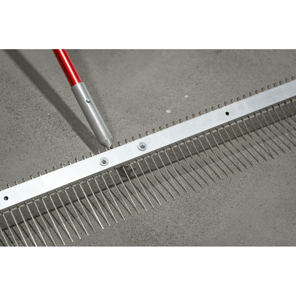 Perie metalica METAL STRONG pentru perierea betonului latime 1200mm, distanta intre dinti 19mm si 2 manere din aluminiu 1.8m