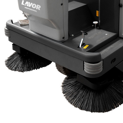 Mașină de măturat LAVOR SWL R 1100 DT Diesel YANMAR, 9.700 m²/h