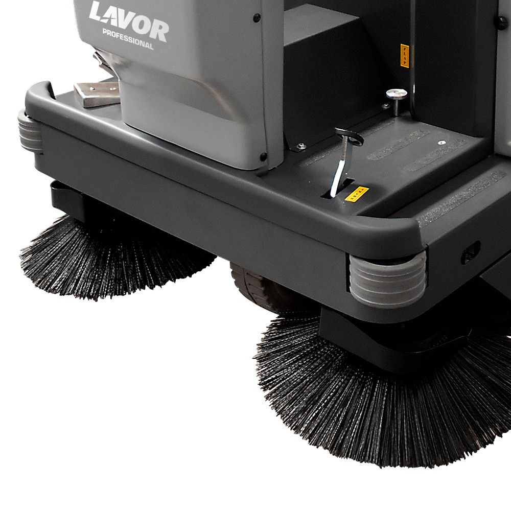 Mașină de măturat LAVOR SWL R 1100 DT Diesel YANMAR, 9.700 m²/h