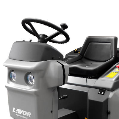 Mașină de măturat LAVOR SWL R 1100 DT Diesel YANMAR, 9.700 m²/h