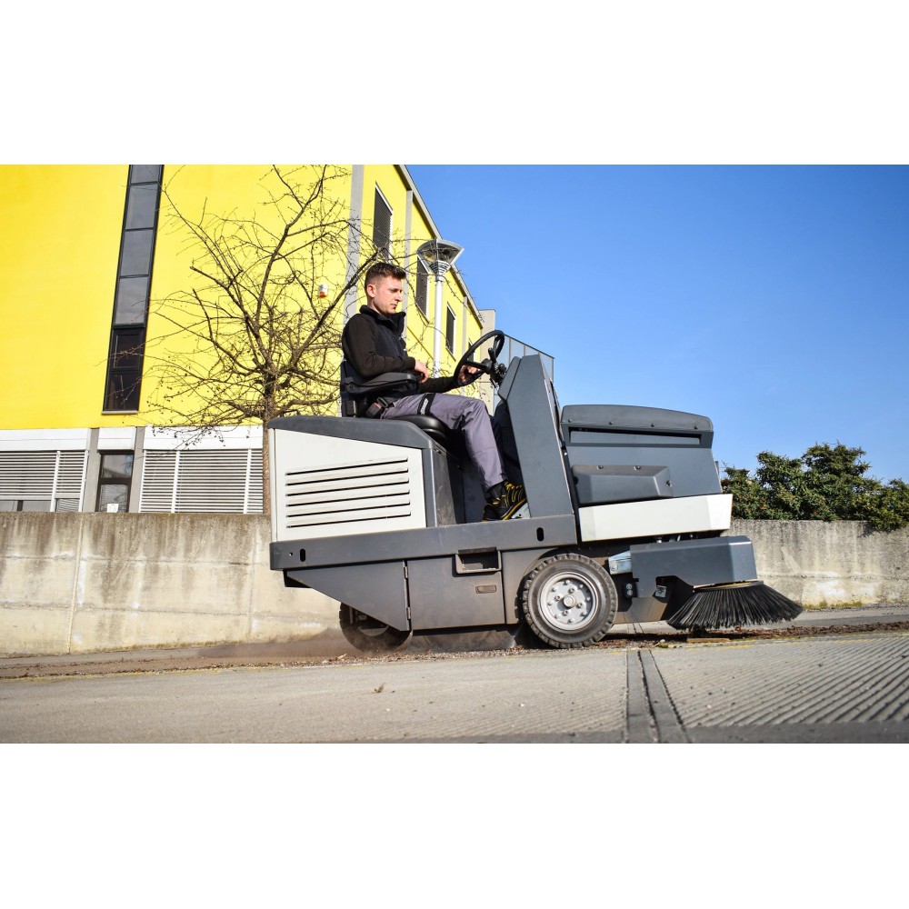 Mașină de măturat LAVOR SWL R 1300 DT BIN-UP Diesel Kubota