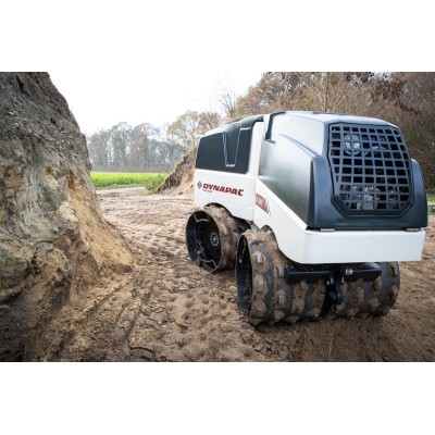 Cilindru compactor pentru santuri D.ONE DYNAPAC, motor KUBOTA D1005, putere 20CP, 1595kg