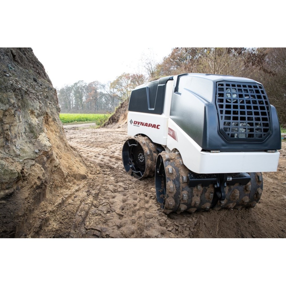 Cilindru compactor pentru santuri D.ONE DYNAPAC, motor KUBOTA D1005, putere 20CP, 1595kg