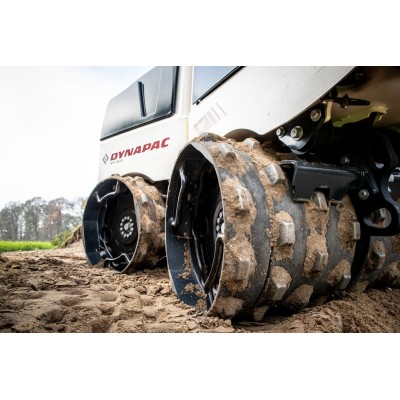 Cilindru compactor pentru santuri D.ONE DYNAPAC, motor KUBOTA D1005, putere 20CP, 1595kg