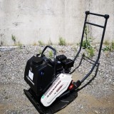 Placa compactoare DFP7AX DYNAPAC, motor Honda GX120, putere 4,0CP, greutate 82kg, GERMANIA
