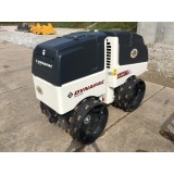 Cilindru compactor pentru santuri D.ONE DYNAPAC, motor KUBOTA D1005, putere 20CP, 1595kg