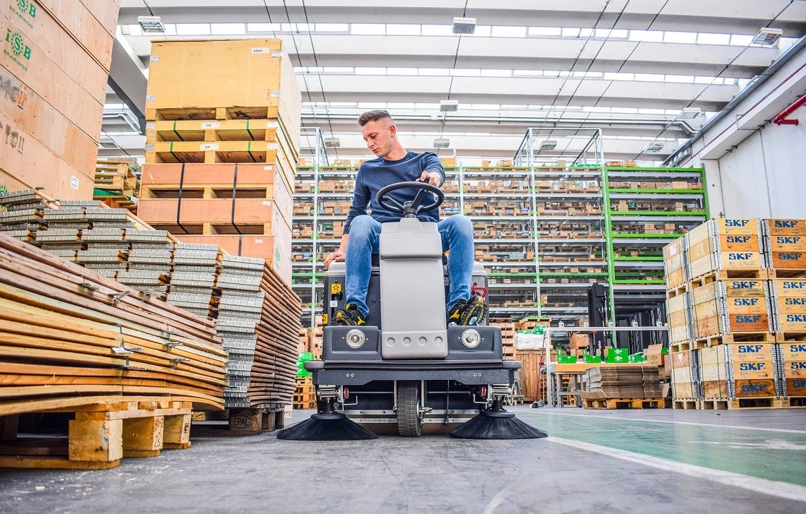 Cum alegi echipamentul LAVOR potrivit? Ghid pentru curatenie industriala